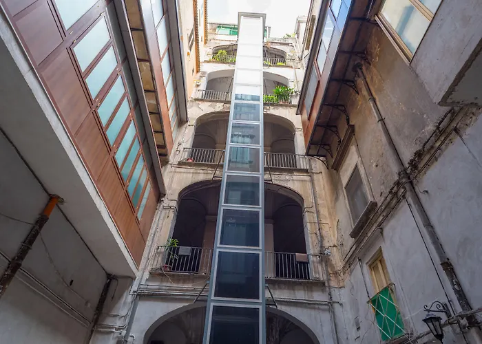 Supportico Lopez בית הארחה נאפולי